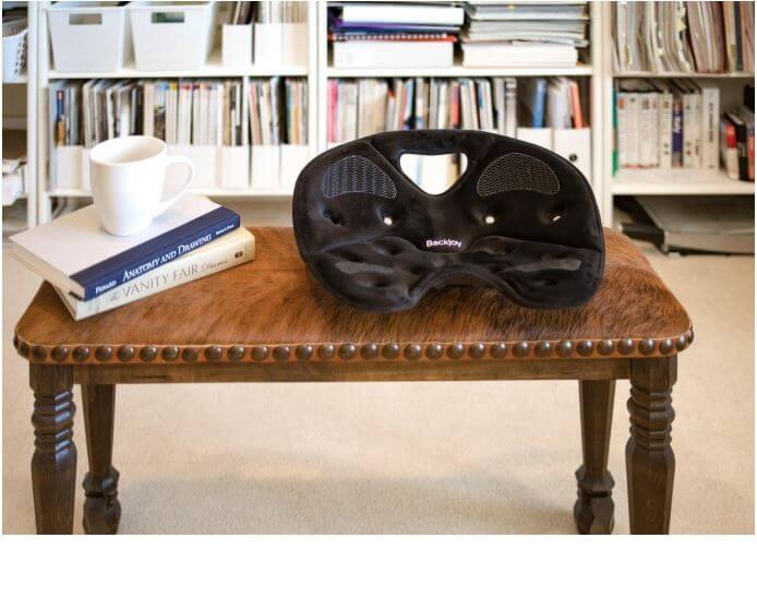 afbeelding van de rugsteun zwart van backjoy voor je bureaustoel